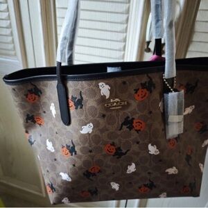 New Coach City Tote In Signature Canvas With Halloween Print CW450